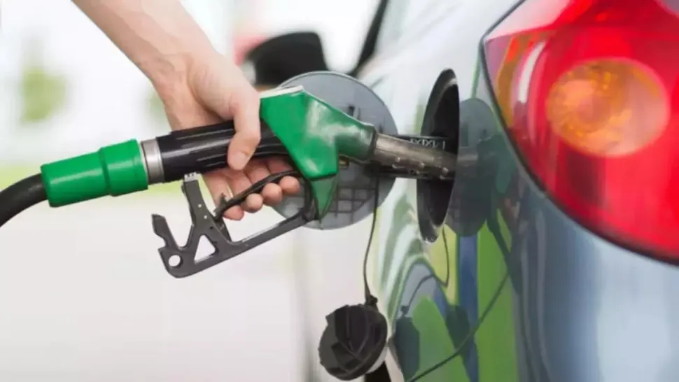 ANPC a început să amendeze benzinăriile care scumpesc carburanții după ora 12. Ce nereguli au fost descoperite