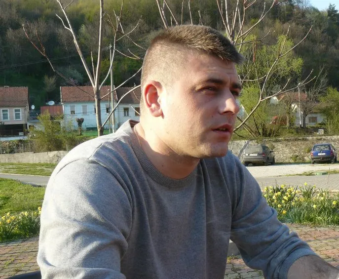 Polițist ultragiat: ”dacă-i dau două palme, o să-l adun de pe jos!”