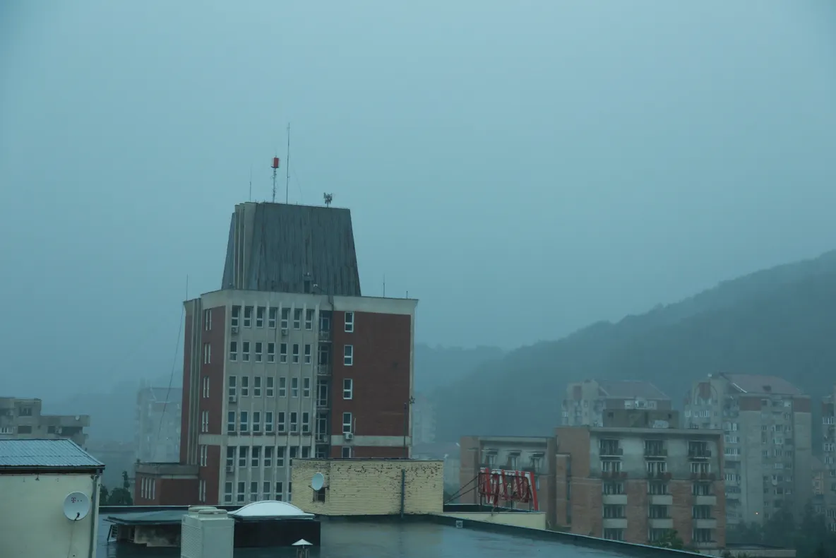 Noi avertizări de instabilitate atmosferică pentru Caraș-Severin