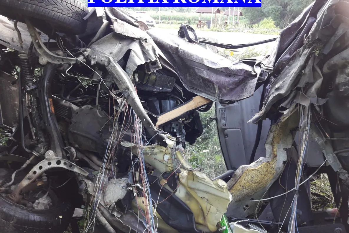 Accident spectaculos pe DN 6, șoferul a fugit de la fața locului
