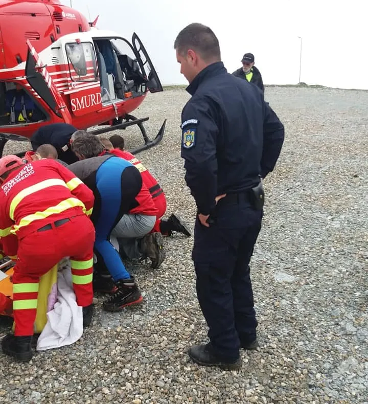 Un turist rănit pe Muntele Mic, elicopterul SMURD l-a transportat la spitalul din Timișoara
