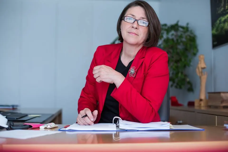 Comisarul pentru transporturi, Violeta Bulc, vrea să știe ce crezi despre ora de vară