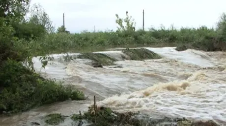 Cod portocaliu de inundaţii pentru râuri din 11 judeţe, până vineri