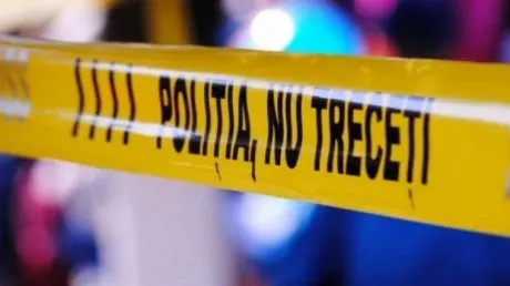 Accident grav în Caraș-Severin. Tânăr de 18 ani, mort după ce mașina în care se afla s-a izbit de un zid de beton