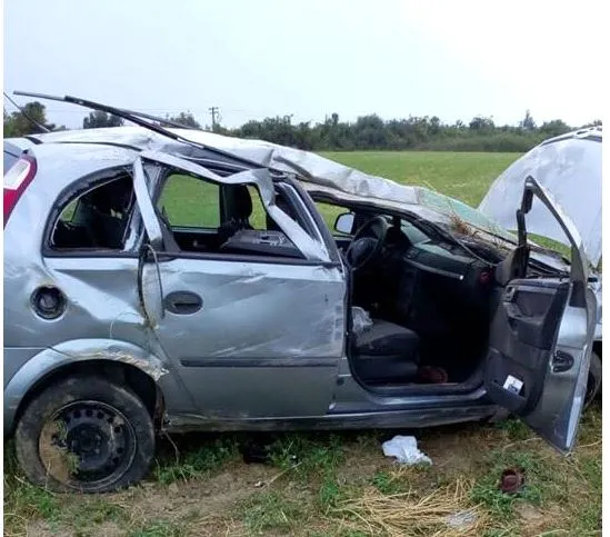 Accident feroviar în Timiș: tânăr mort după ce un tren cu 60 de persoane a lovit o mașină