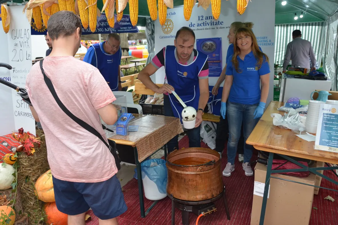 Felix Borcean infuzează cu gulaș Spitalul Municipal de Urgență din Caransebeș