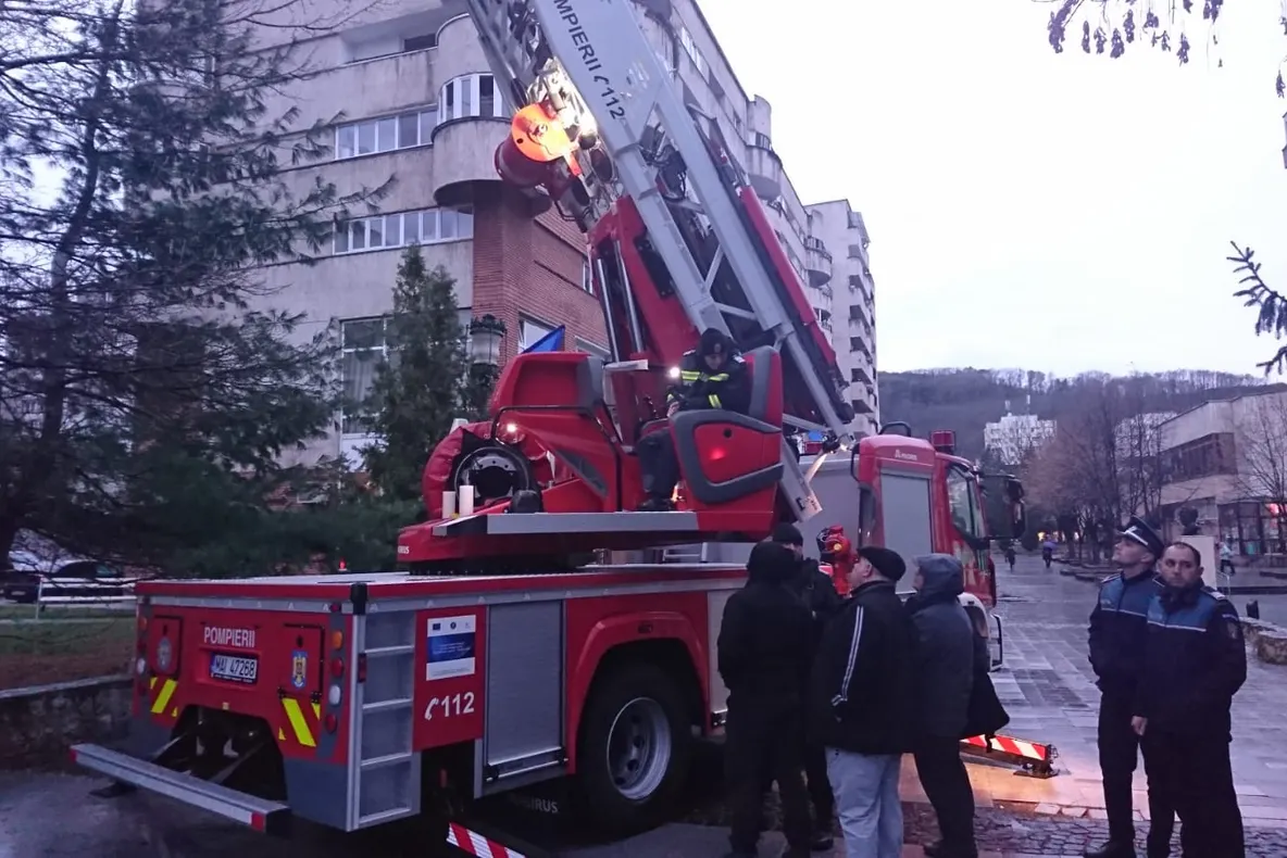 Tentativă de suicid! Procurorii și mafia din Ploiești l-ar fi determinat pe un reșițean să se urce pe funicular VIDEO
