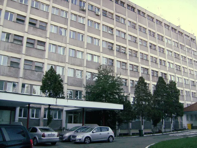 O pacientă a Spitalului Municipal de Urgență din Caransebeș s-a aruncat de la etaj