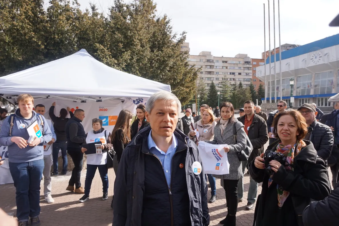 Dacian Cioloș le-a spus reșițenilor că interesul Alianței 2020 USR+PLUS este să aducă Europa în România VIDEO