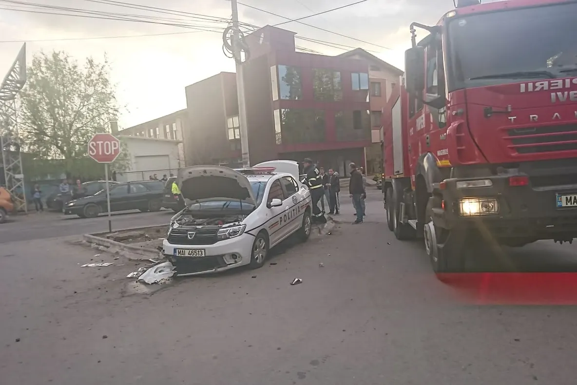Accident cu mașina poliției la Oravița FOTO-VIDEO
