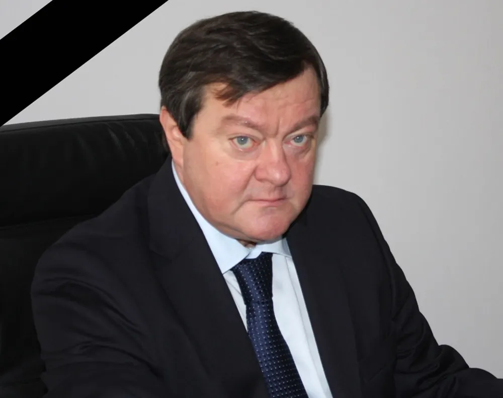 Trupul neînsuflețit al lui Sorin Frunzăverde va fi depus astăzi la Consiliul Județean Caraș-Severin