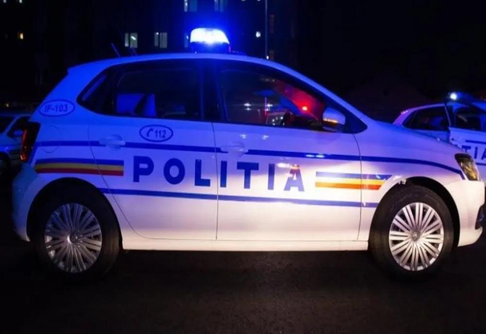 Traficul oprit pe DN 6, accident cu trei autoturisme la Slatina Timiș
