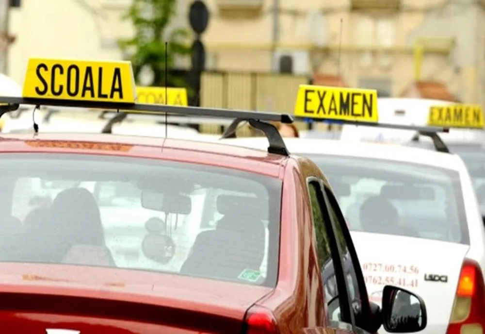 Carnet de conducere doar după absolvirea a 10 clase și controale medicale mai dese