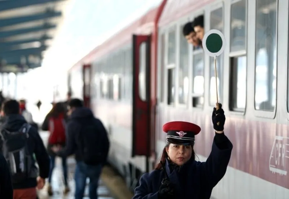 Linie de cale ferată, inundată. Circulația pe magistrala 900, blocată