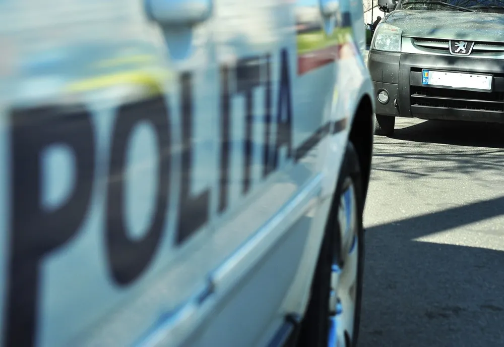 Monstri cu chip de om: doi bărbați au violat o fetiță de 12 ani