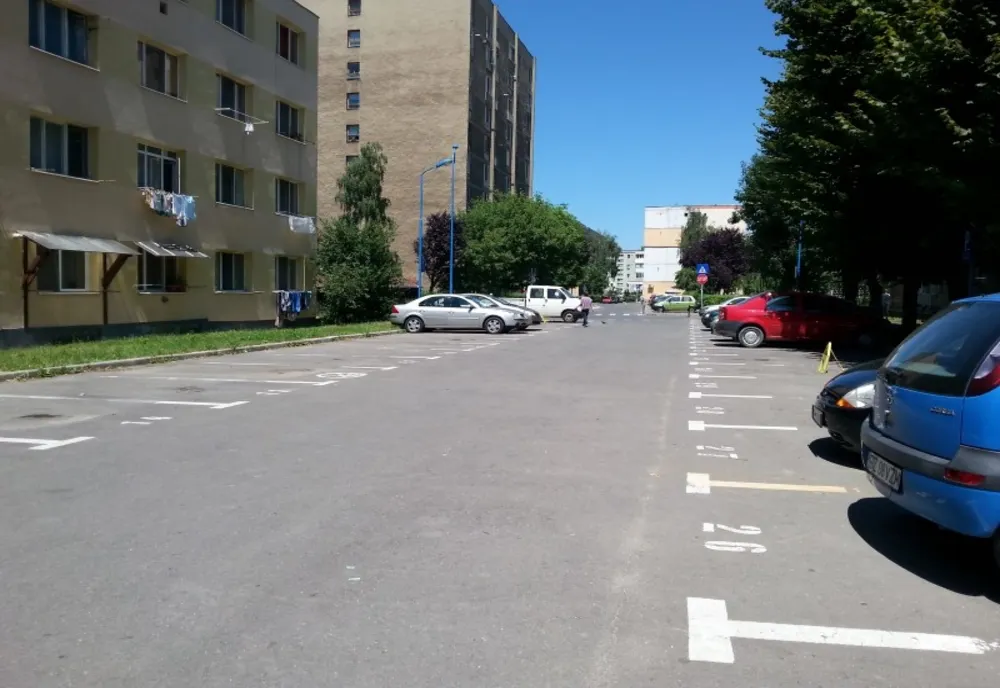 Primăria Reşiţa scoate la licitaţie peste 600 de locuri de parcare