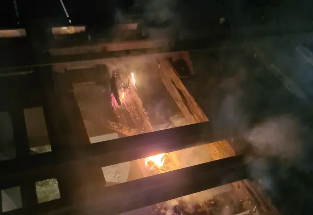 Incendiu pe calea ferată. De la ce au pornit flăcările