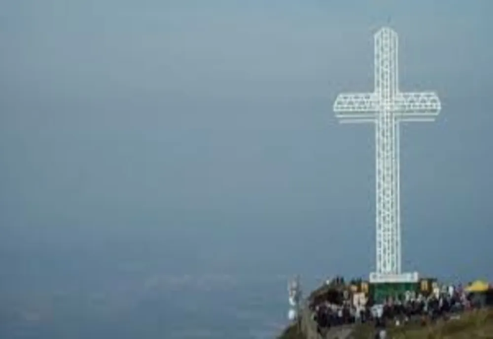 Pelerinaj la crucea de pe Muntele Mic