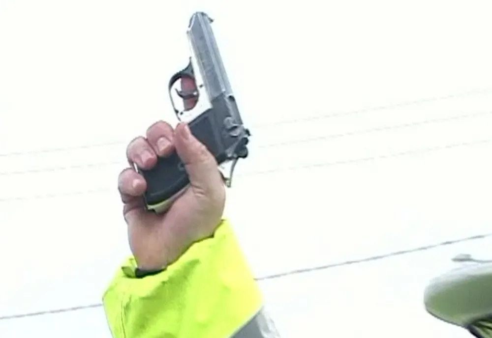 Focuri de armă pentru prinderea unui urmărit internaţional în Caraş-Severin
