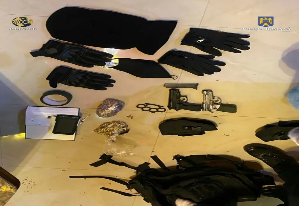 Grupare care făcea trafic internațional cu armament, droguri și valută falsă, anihilată de DIICOT