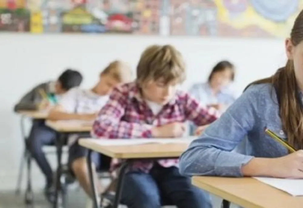 Elevii cu rezultate bune la competiţiile şcolare şi naţionale sunt premiaţi la Reşiţa