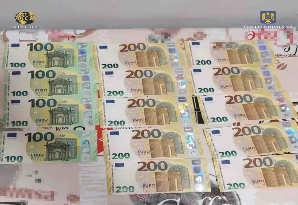 Bănuit de furtul a 100.000 de euro, reținut de polițiști. Mai multe percheziții în Reșița
