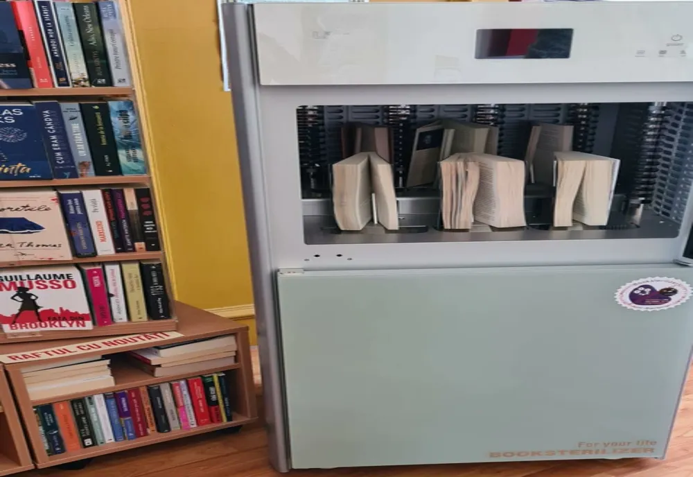 Biblioteca Județeană s-a dotat cu sterilizatoare cu lumină ultravioletă. Acestea înlătură virușii, bacteriile și microorganismele de pe cărți și documente