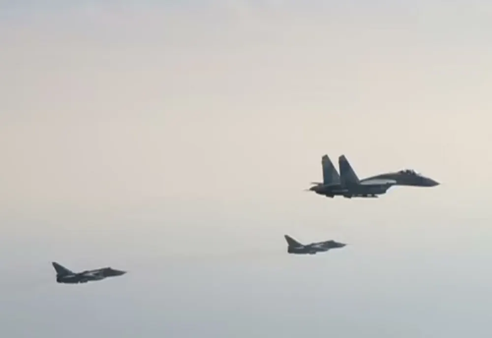ALERTĂ AERIANĂ LA GRANIȚA CU UCRAINA. MApN A RIDICAT AVIOANE F-16 DUPĂ DETECTAREA UNOR DRONE 