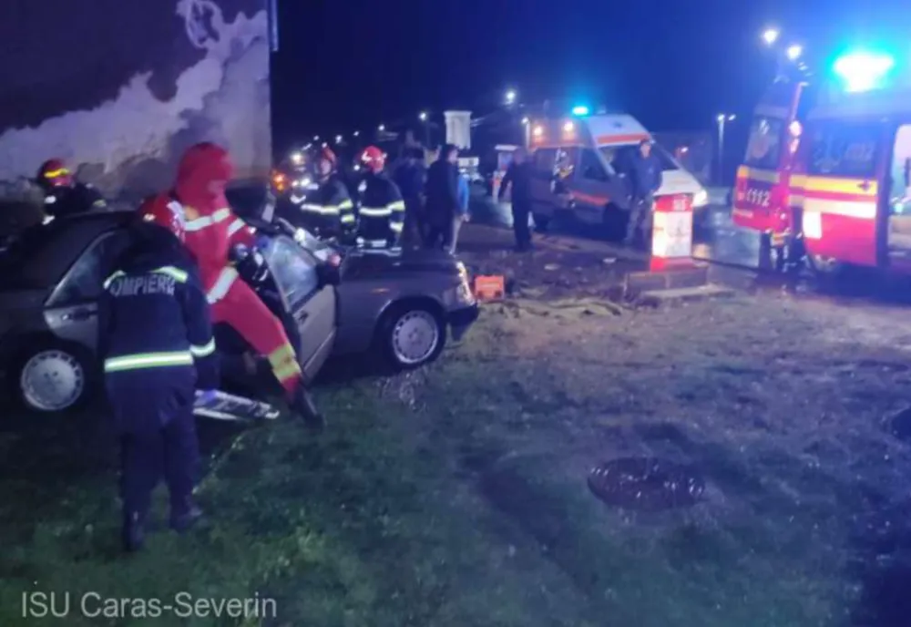 Cod roşu de intervenţie în Caraş-Severin. Două persoane au murit într-un accident pe DN 57