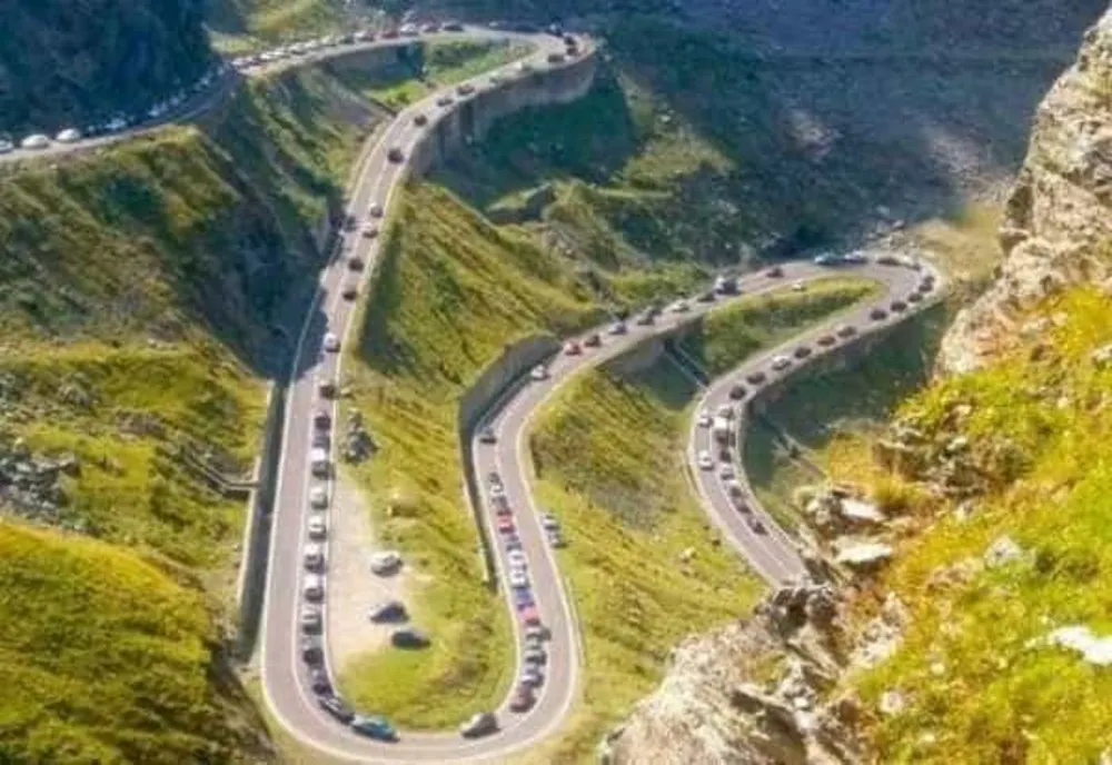 TRAFIC ÎNGREUNAT PE TRANSFĂGĂRĂȘAN