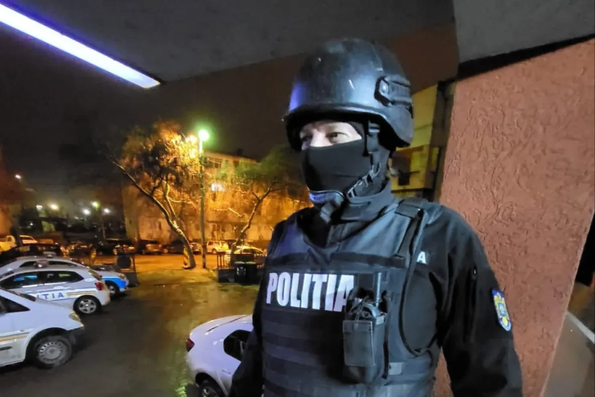 Mobilizare de amploare pentru prinderea unui bărbat din Caraș-Severin. Suspectul ar fi furat o armă și muniție