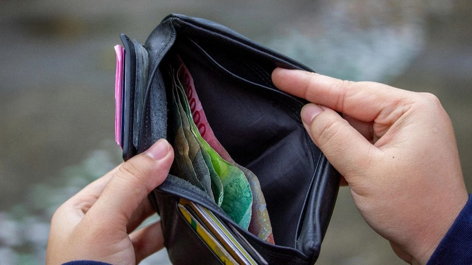 Paștele supraviețuirii: Masa de sărbătoare, un lux de neatins pentru mulți pensionari VIDEO