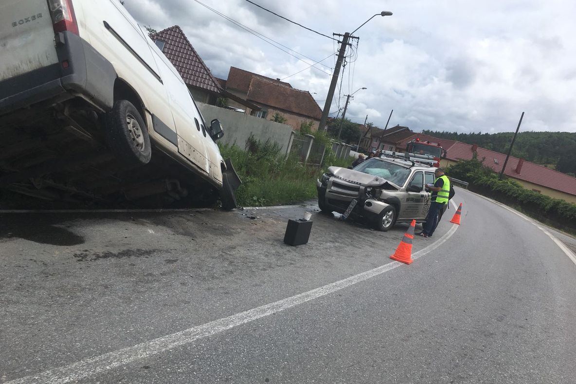 Accident pe DN 58 B, la ieșirea din Câlnic FOTO