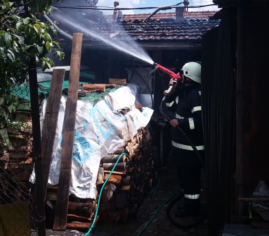 Incendiu și la Bozovici FOTO