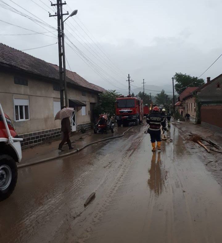 Din nou pericol de inundații în județ