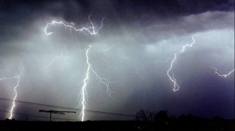 Salvamontiștii le recomandă turiștilor care merg la munte să se ferească de trăsnete și fulgere