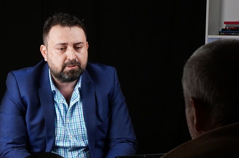 Mihai Gâdea, Mircea Badea, Mugur Ciuvică și Victor Ciutacu, chemați în instanță de procurorul acuzat de hărțuire sexuală!