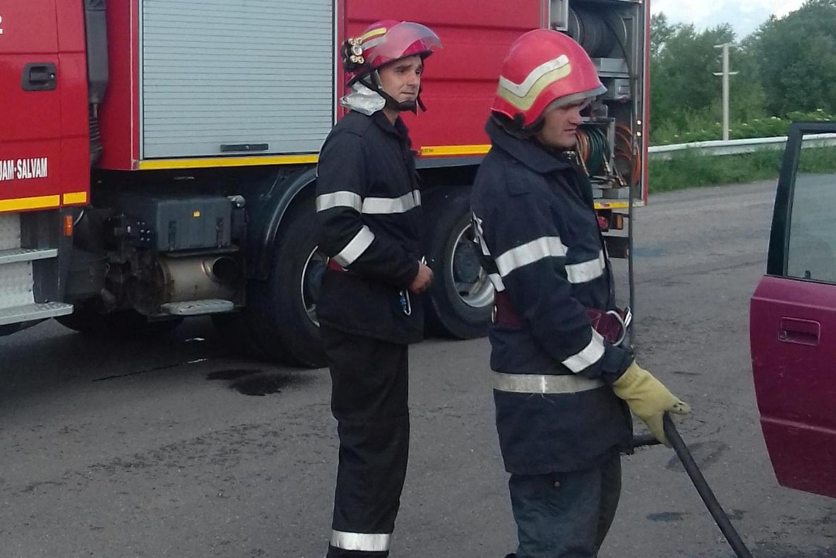 Un autoturism de teren a rămas fără motor după ce i-a ars în întregime FOTO