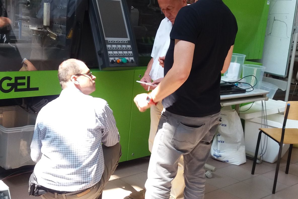 Liceenii petrec vacanţa la UPT: Electronics Summer University, la a III-a ediţie