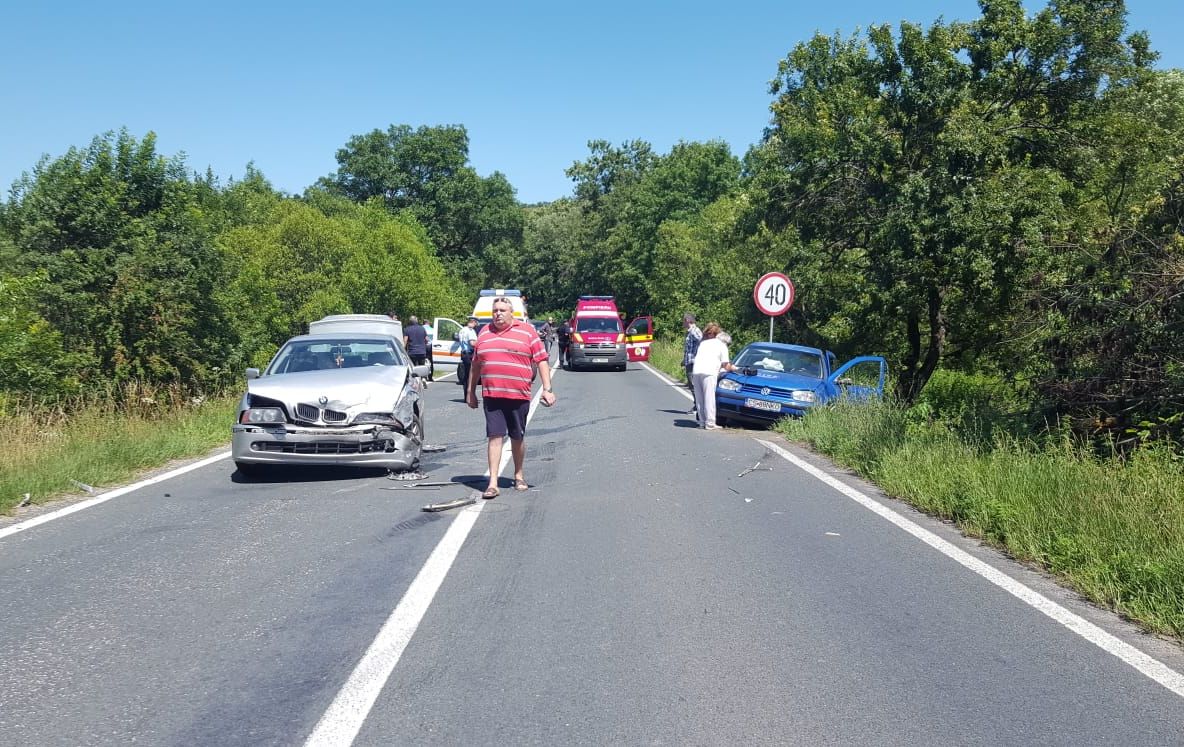 Accident pe DN 58, lângă Păltiniș FOTO