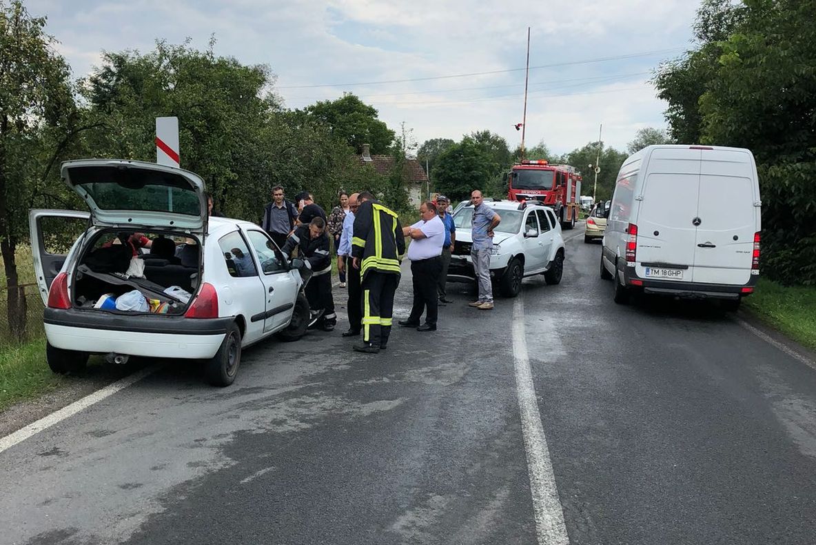 Accident cu 5 răniți pe DN 68 FOTO