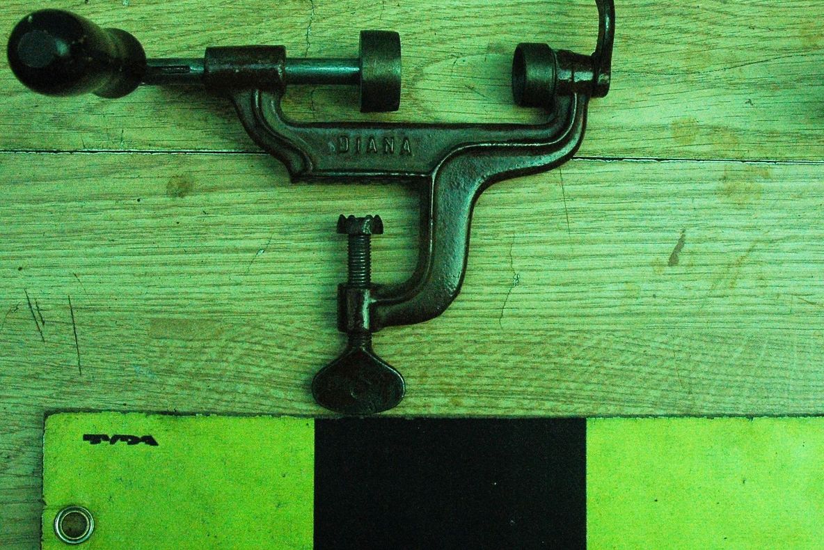 ”Fabrică” ilegală de armament la Iablanița pentru braconierii din zonă