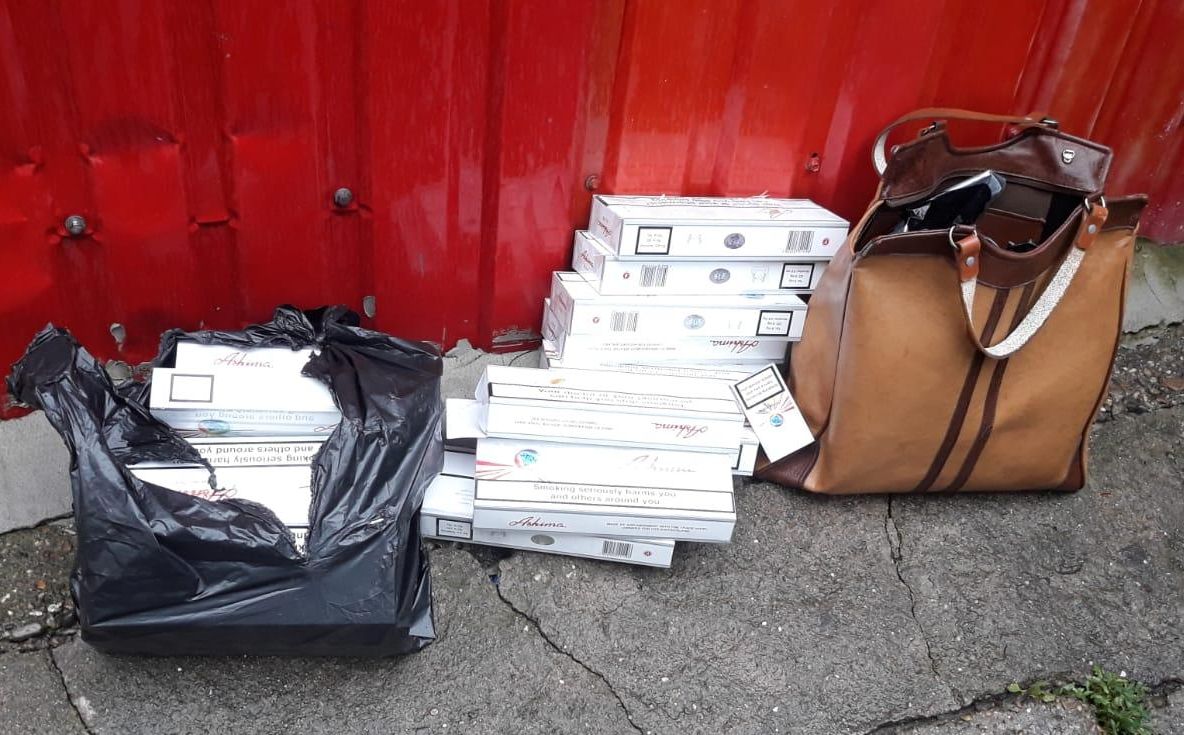 În Piața Reșița Sud continuă contrabanda cu țigări FOTO