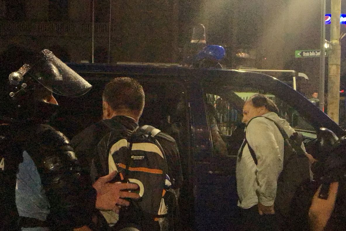 VIDEO Mălin Bot reținut de Jandarmerie, are umărul dizlocat