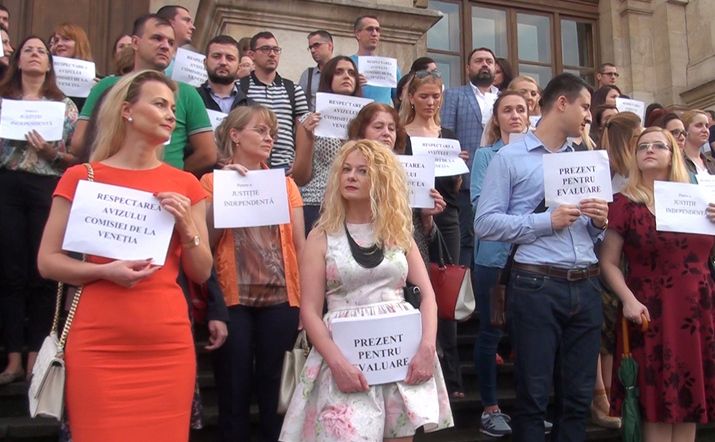 Magistrații din toată țara protestează pe treptele Curții de Apel București: Justiția e sub asalt