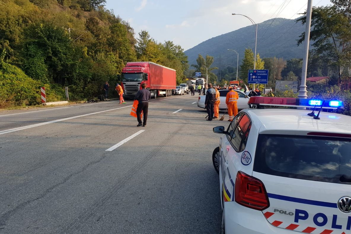 Accident mortal pe DN 6, lângă Băile Herculane FOTO