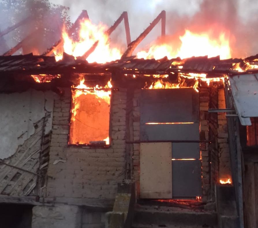 Incendiu la o casă din Ticvaniul Mare FOTO