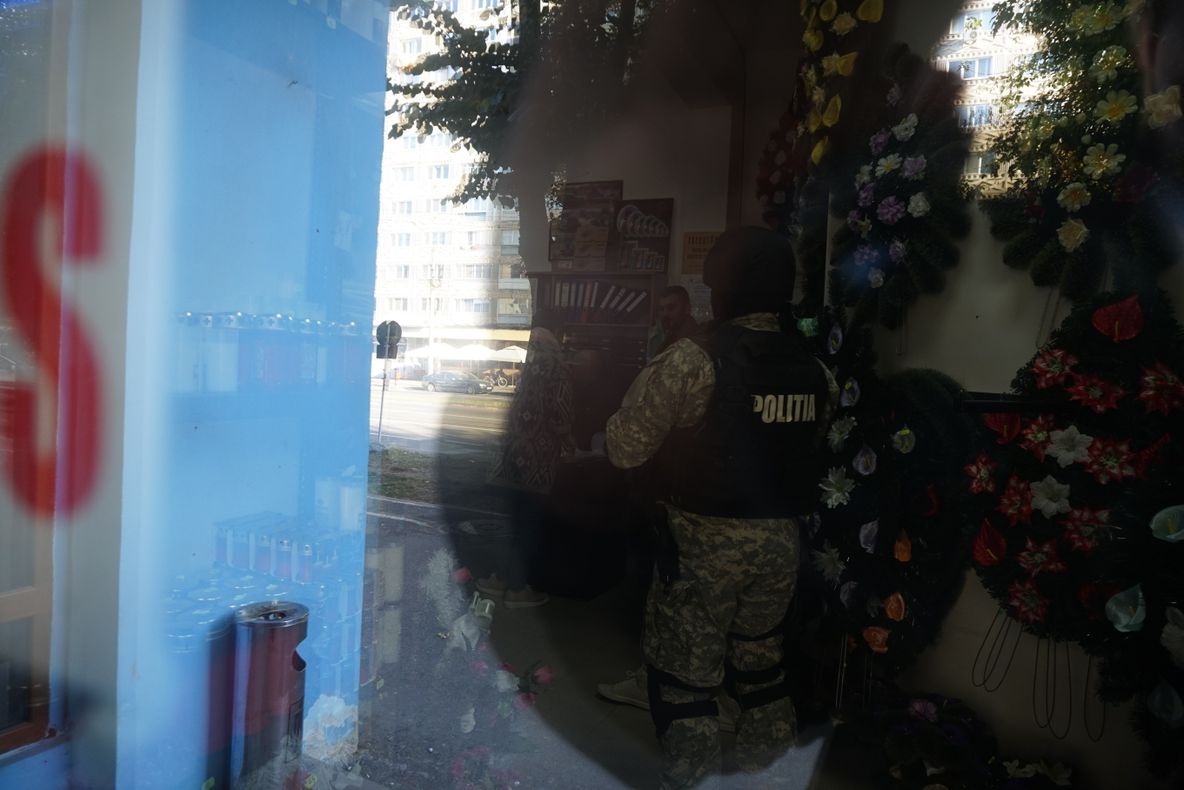 Percheziții la o casă funerară din Reșița