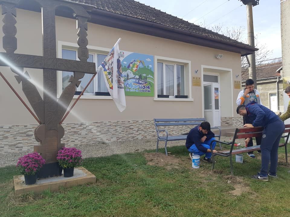 La Moniom omul sfințește locul FOTO