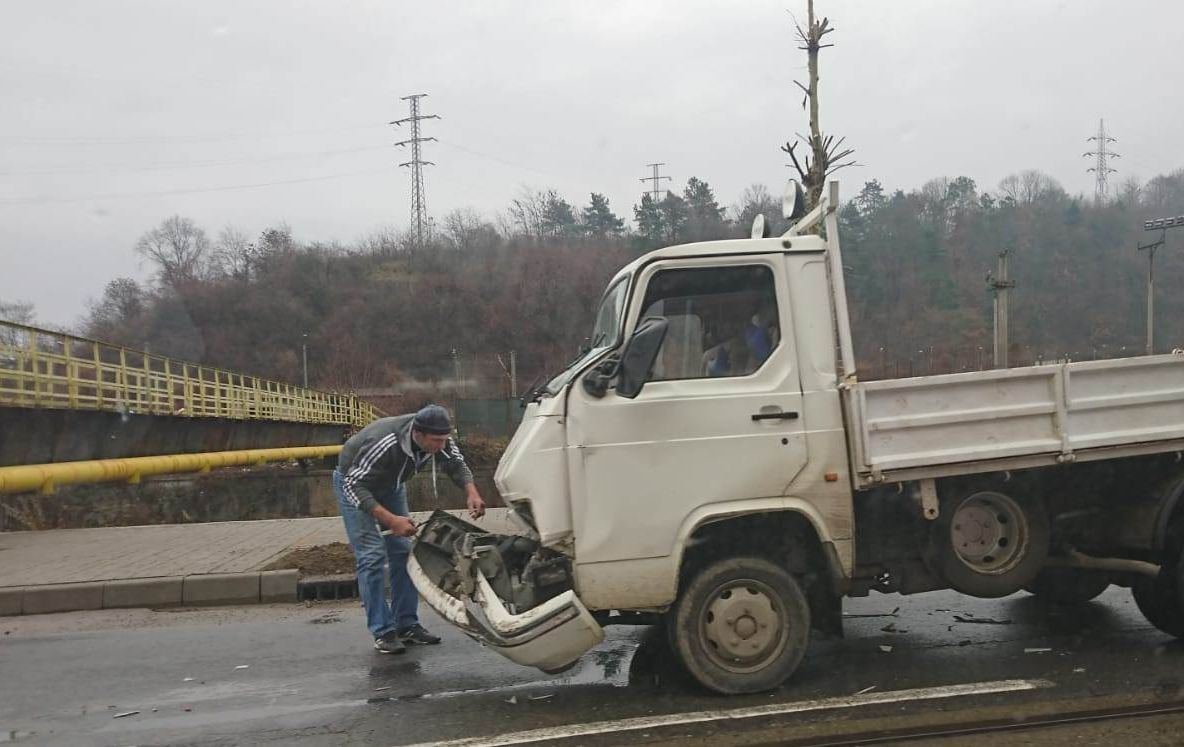 Accident pe bulevardul Revoluția din Decembrie FOTO